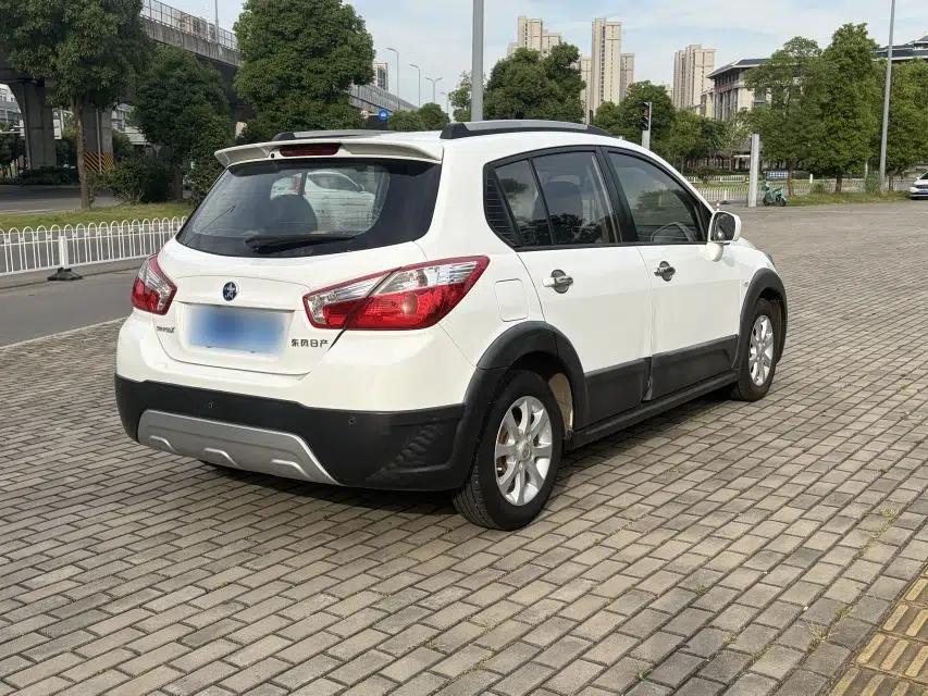 Venucia R50X 2013 1.6L Automatic Model — миниатюра 19