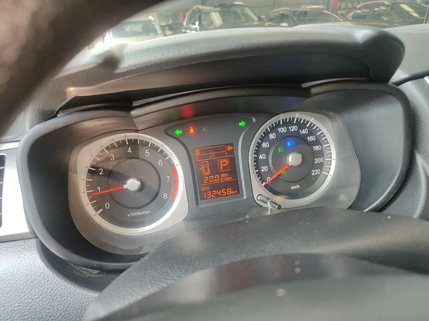 Venucia R50X 2013 1.6L Automatic Model — миниатюра 24