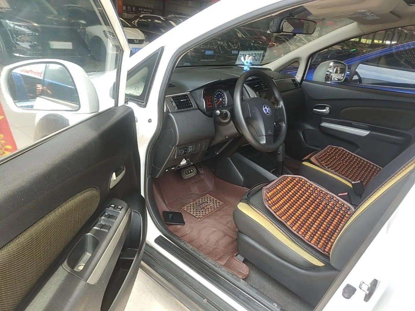 Venucia R50X 2013 1.6L Automatic Model — миниатюра 29
