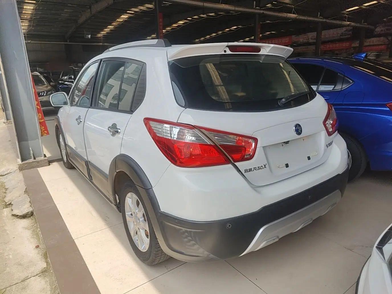 Venucia R50X 2013 1.6L Automatic Model — миниатюра 4