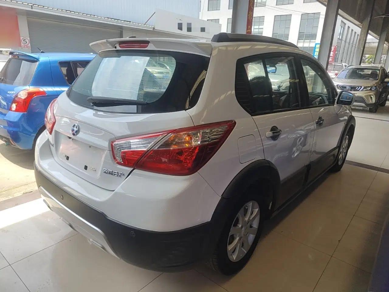 Venucia R50X 2013 1.6L Automatic Model — миниатюра 6