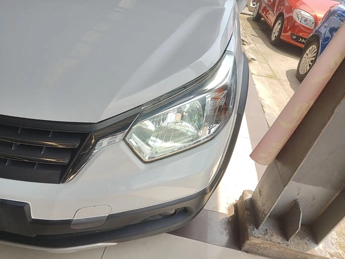 Venucia R50X 2013 1.6L Automatic Model — миниатюра 8