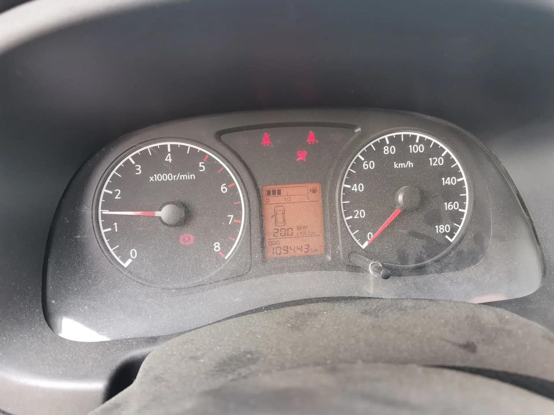 Venucia R30 2014 1.2L Manual Comfort Edition — миниатюра 11