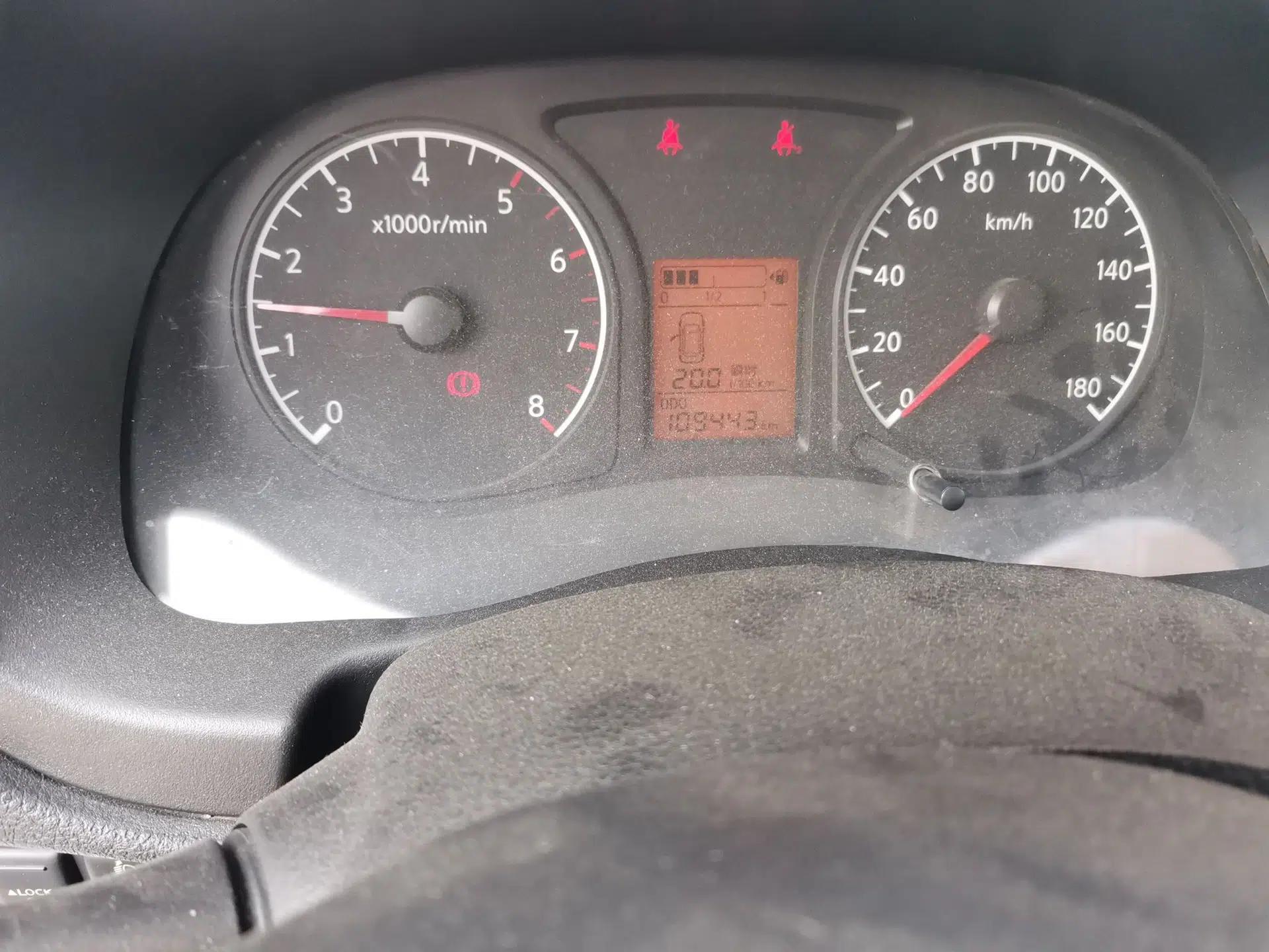 Venucia R30 2014 1.2L Manual Comfort Edition — миниатюра 12