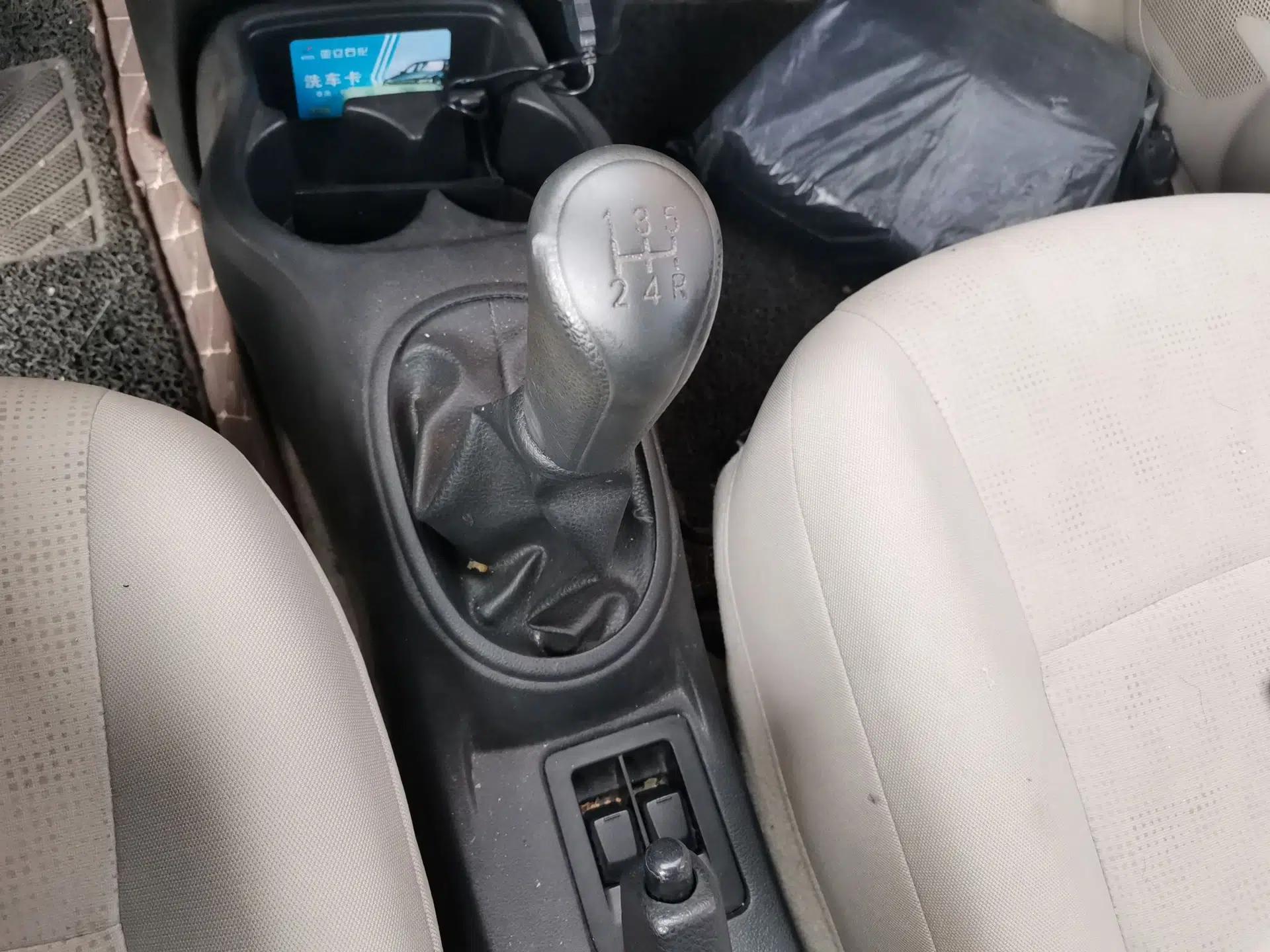 Venucia R30 2014 1.2L Manual Comfort Edition — миниатюра 14