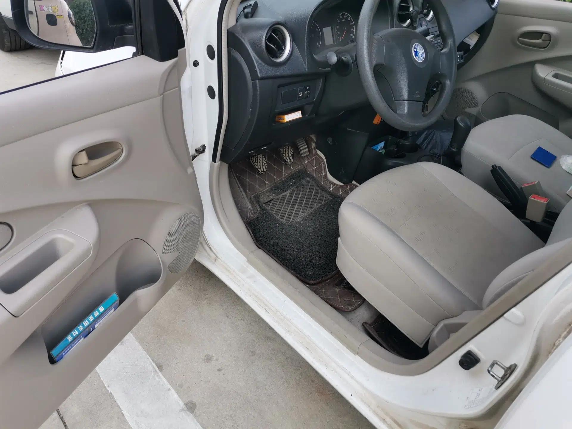 Venucia R30 2014 1.2L Manual Comfort Edition — миниатюра 16