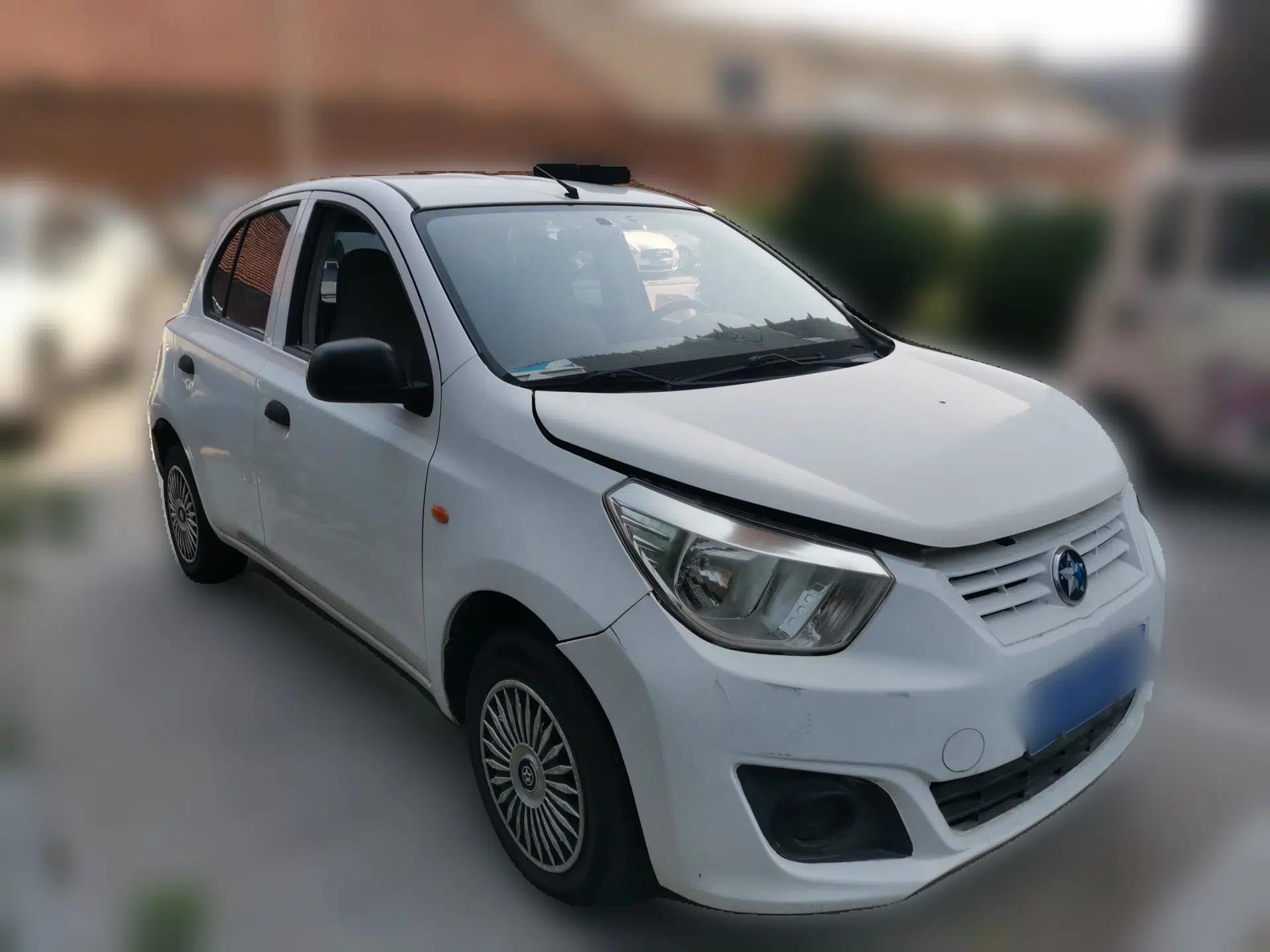 Venucia R30 2014 1.2L Manual Comfort Edition — миниатюра 3