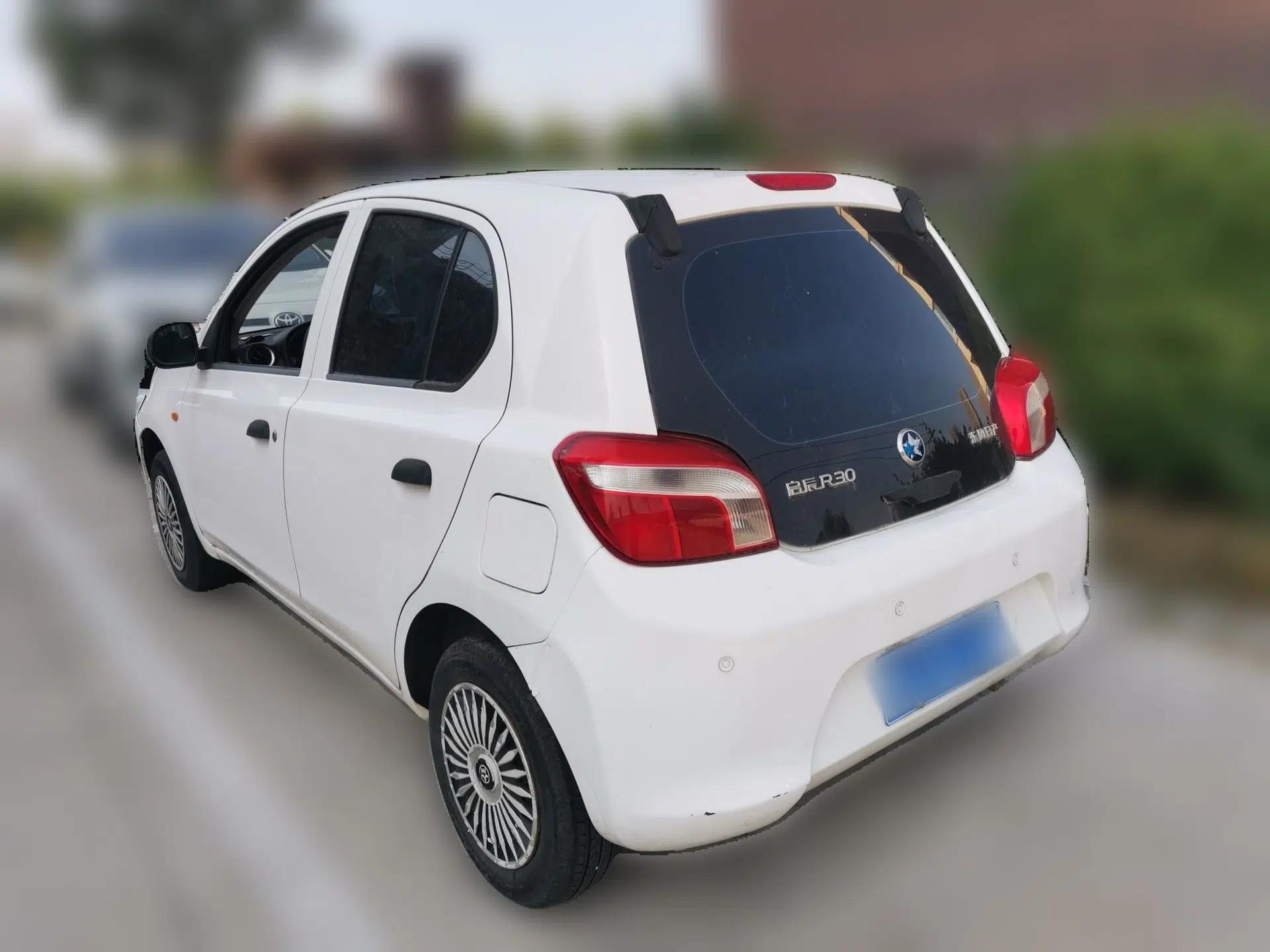 Venucia R30 2014 1.2L Manual Comfort Edition — миниатюра 4