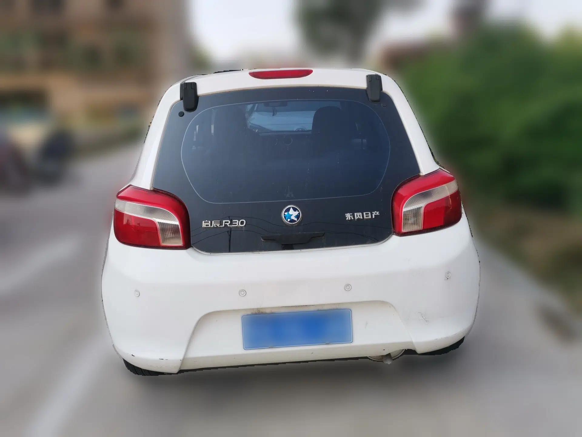 Venucia R30 2014 1.2L Manual Comfort Edition — миниатюра 5