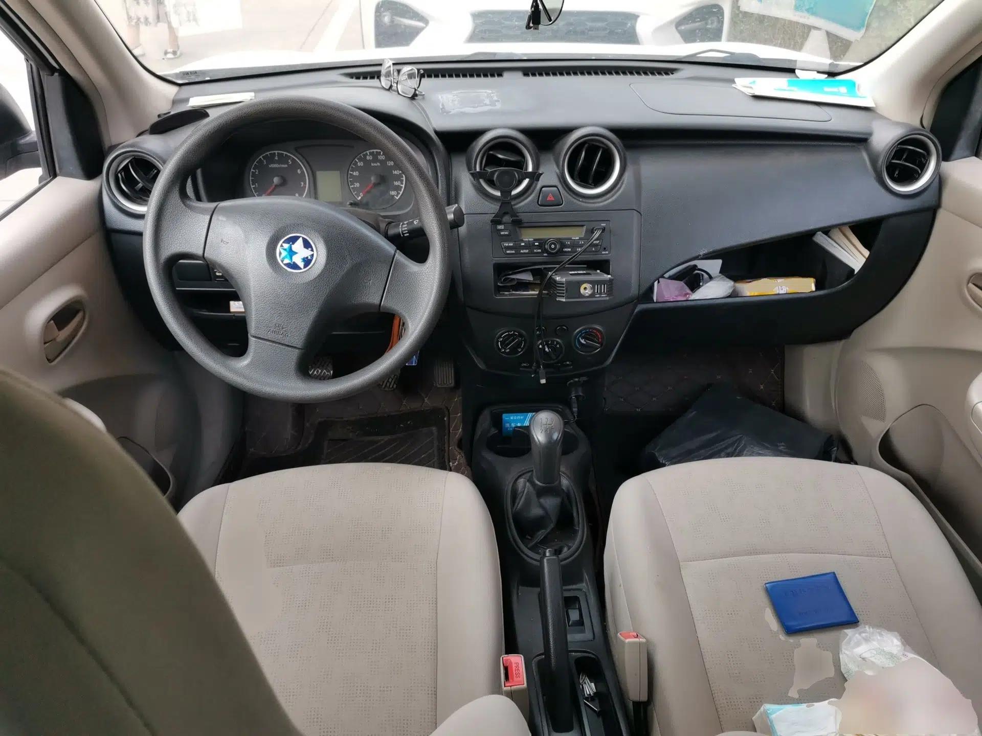 Venucia R30 2014 1.2L Manual Comfort Edition — миниатюра 9