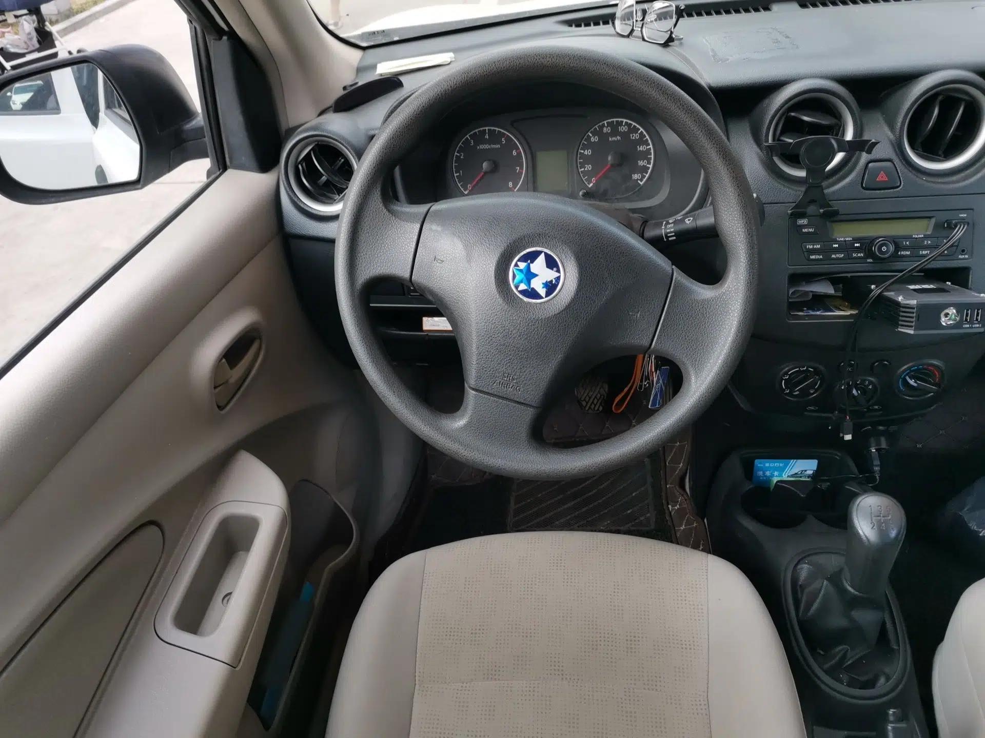 Venucia R30 2014 1.2L Manual Comfort Edition — миниатюра 10