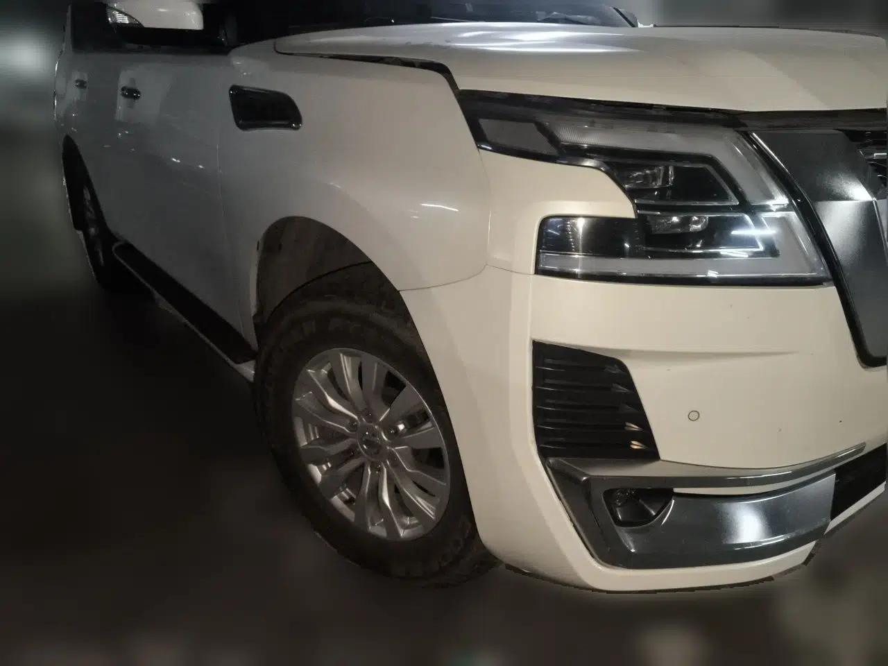 Nissan Patrol 2018 Y61 4.8L Automatic 5-Door Safari Middle East — миниатюра 3