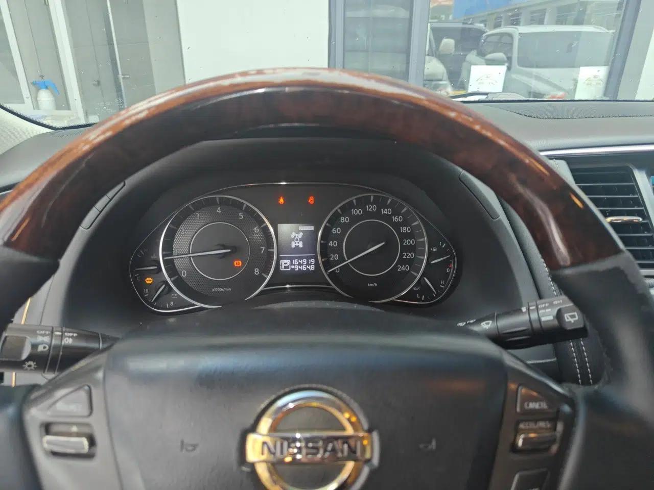 Nissan Patrol 2017 4.0L SE U.S.-Spec Version — миниатюра 11