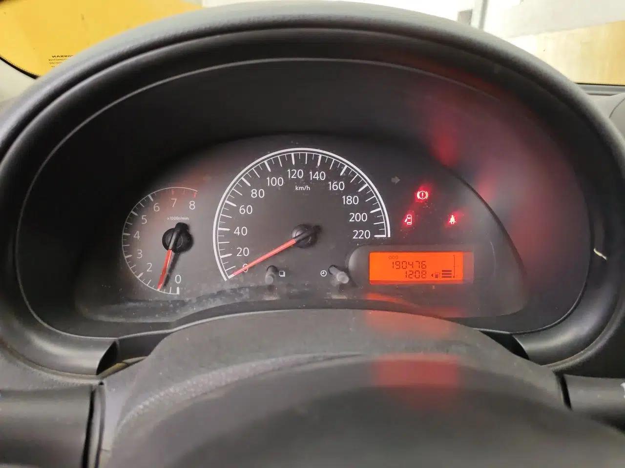 Nissan Sunny 2011 1.5XE Manual Comfort Edition — миниатюра 11