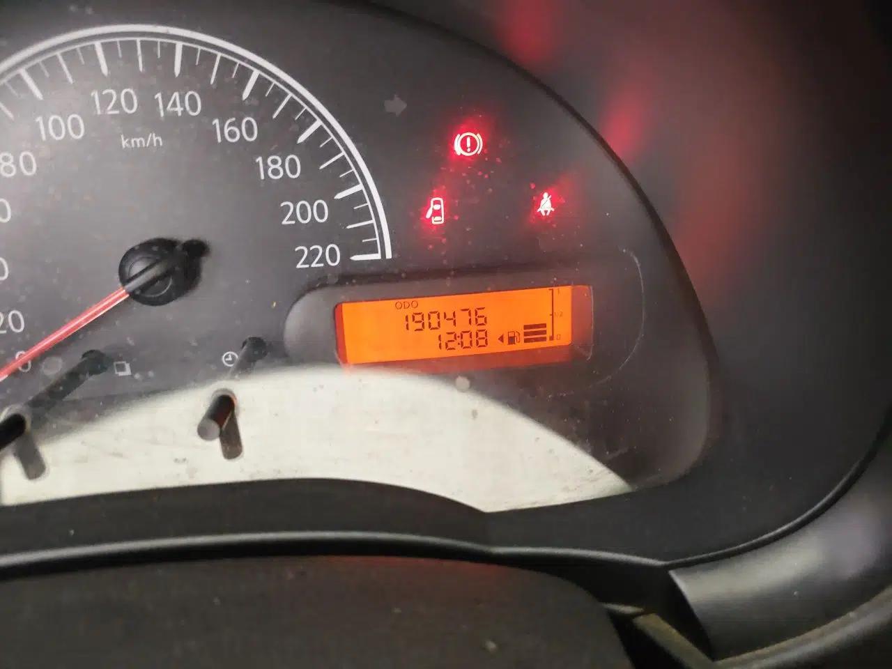 Nissan Sunny 2011 1.5XE Manual Comfort Edition — миниатюра 12