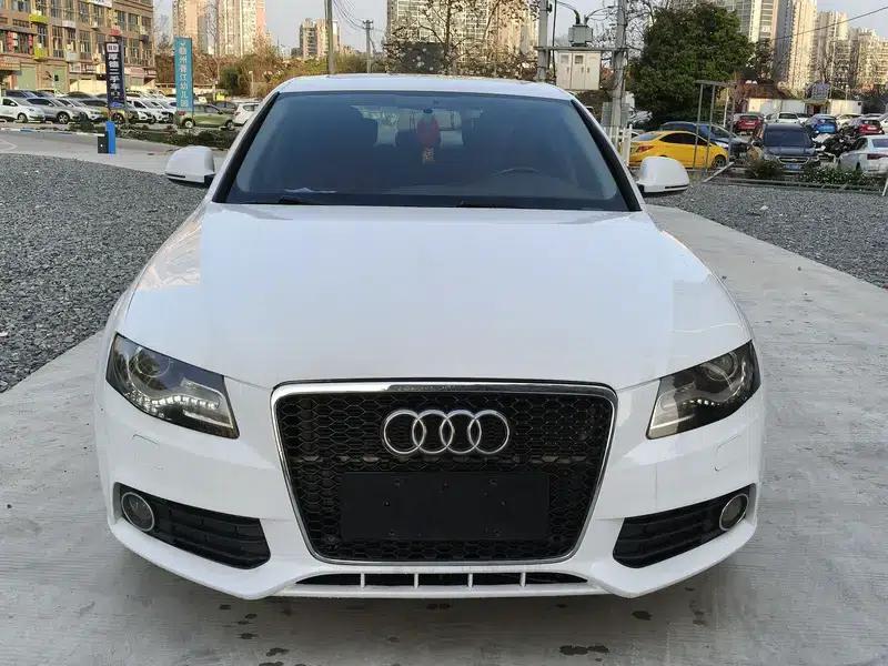 Audi A4L 2012 2.0 TFSI Automatic Standard Edition — миниатюра 2