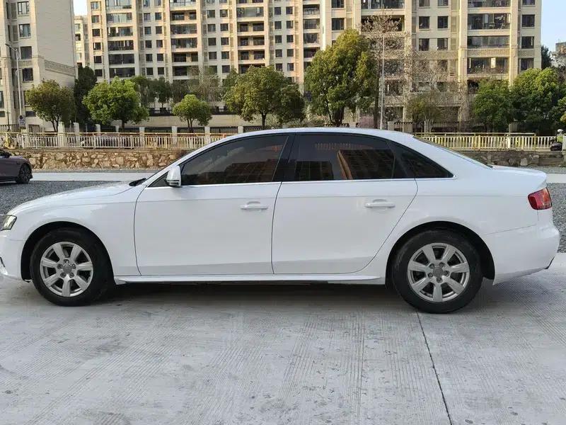 Audi A4L 2012 2.0 TFSI Automatic Standard Edition — миниатюра 4