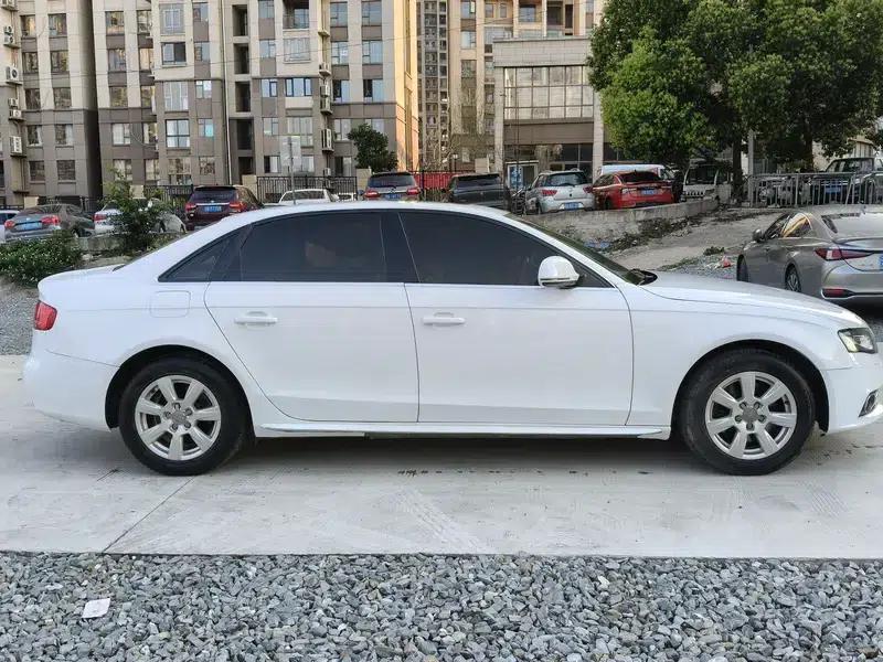 Audi A4L 2012 2.0 TFSI Automatic Standard Edition — миниатюра 8