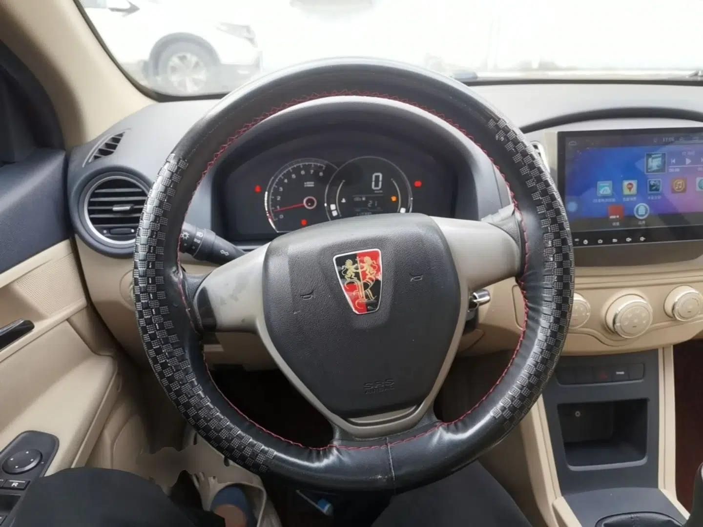 Roewe 350 2015 1.5L Manual Luxury Sunroof Edition — миниатюра 13