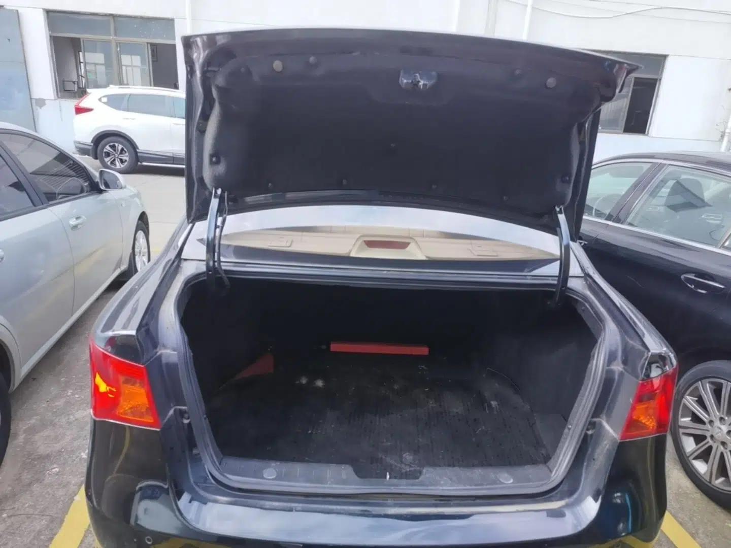 Roewe 350 2015 1.5L Manual Luxury Sunroof Edition — миниатюра 22