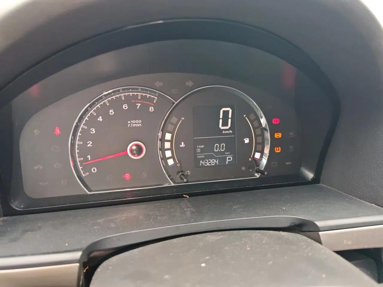 Roewe 350 2015 1.5L Automatic Luxury Sunroof Edition — миниатюра 11