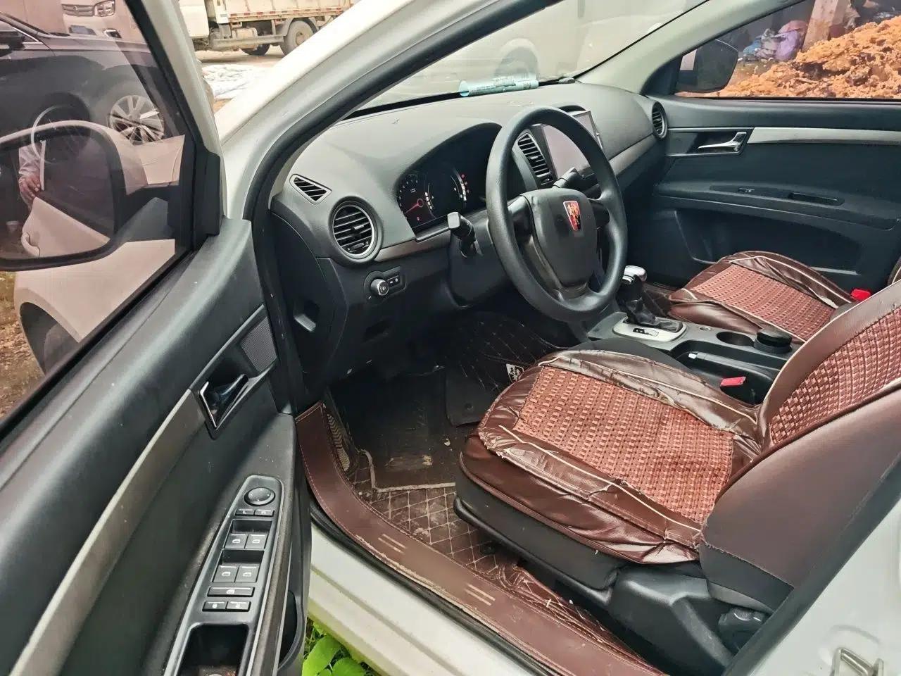 Roewe 350 2015 1.5L Automatic Luxury Sunroof Edition — миниатюра 16
