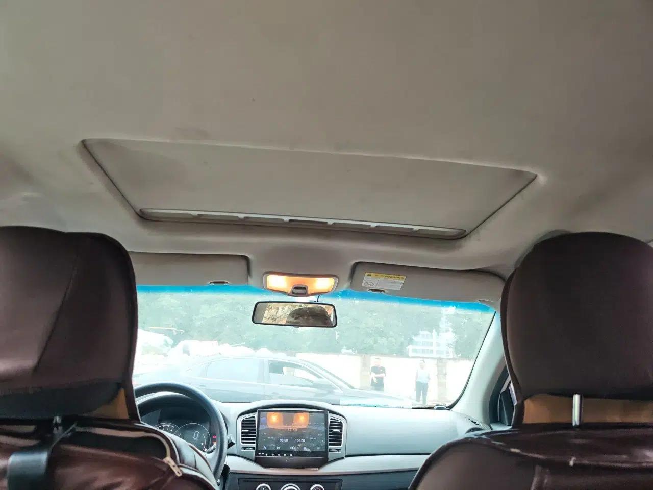 Roewe 350 2015 1.5L Automatic Luxury Sunroof Edition — миниатюра 18