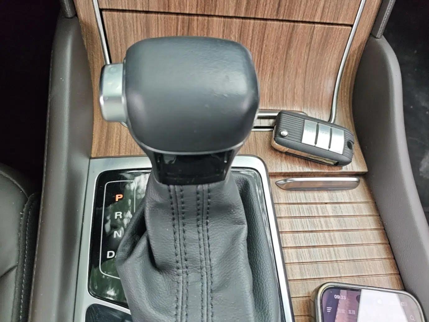 Roewe RX8 2018 30T Smart Connectivity Two-Wheel Drive Supreme Edition — миниатюра 16