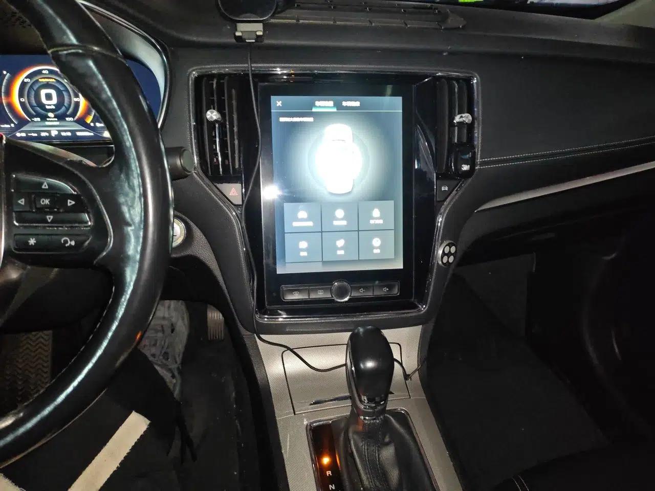 Roewe RX5 New Energy 2017 eRX5 50T Hybrid Connected Prestige Flagship Edition — миниатюра 13