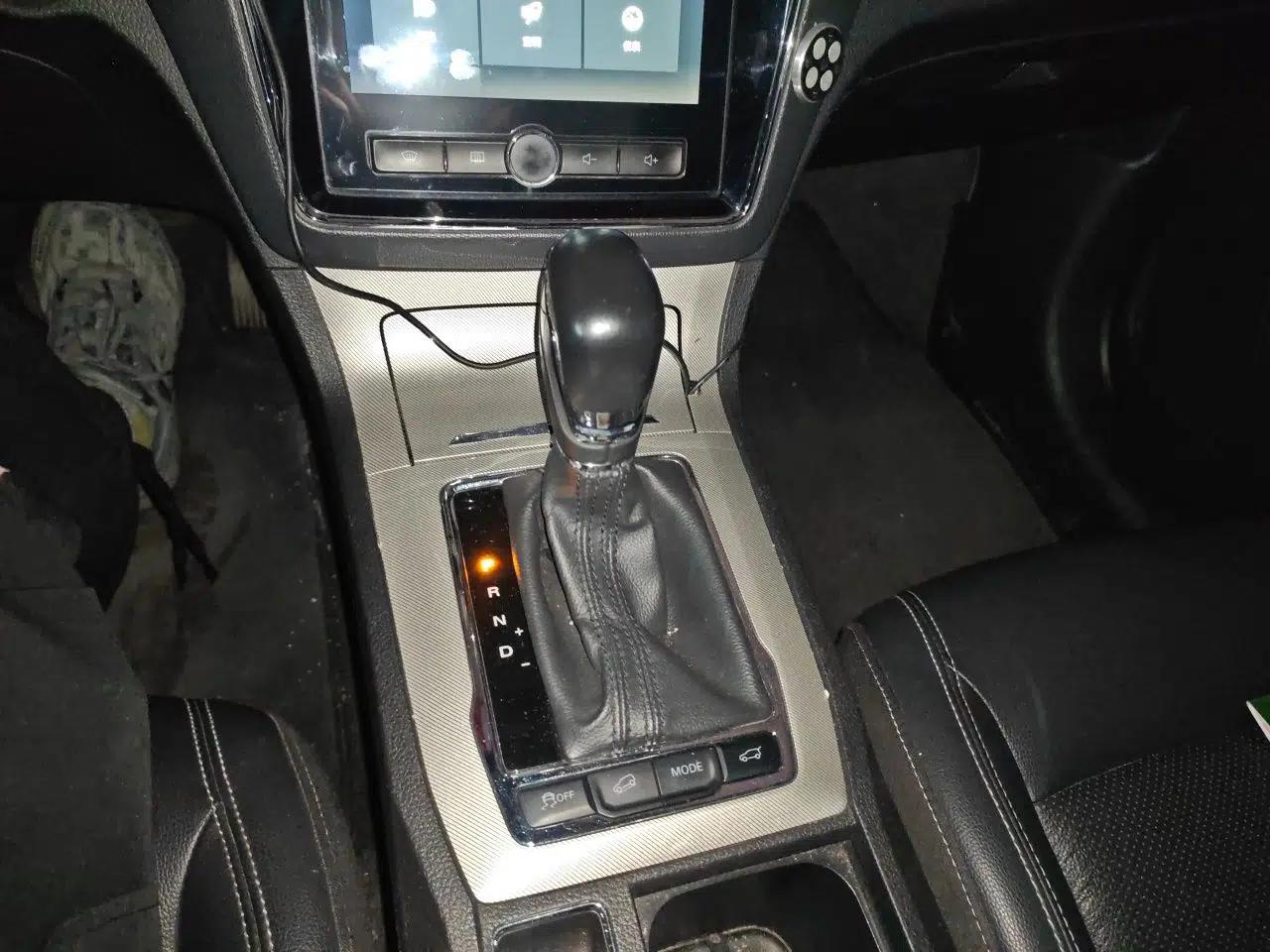 Roewe RX5 New Energy 2017 eRX5 50T Hybrid Connected Prestige Flagship Edition — миниатюра 14