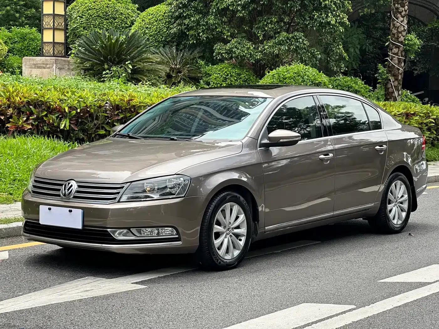 2013 Volkswagen Passat 1.8TSI Leading Edition — миниатюра 1