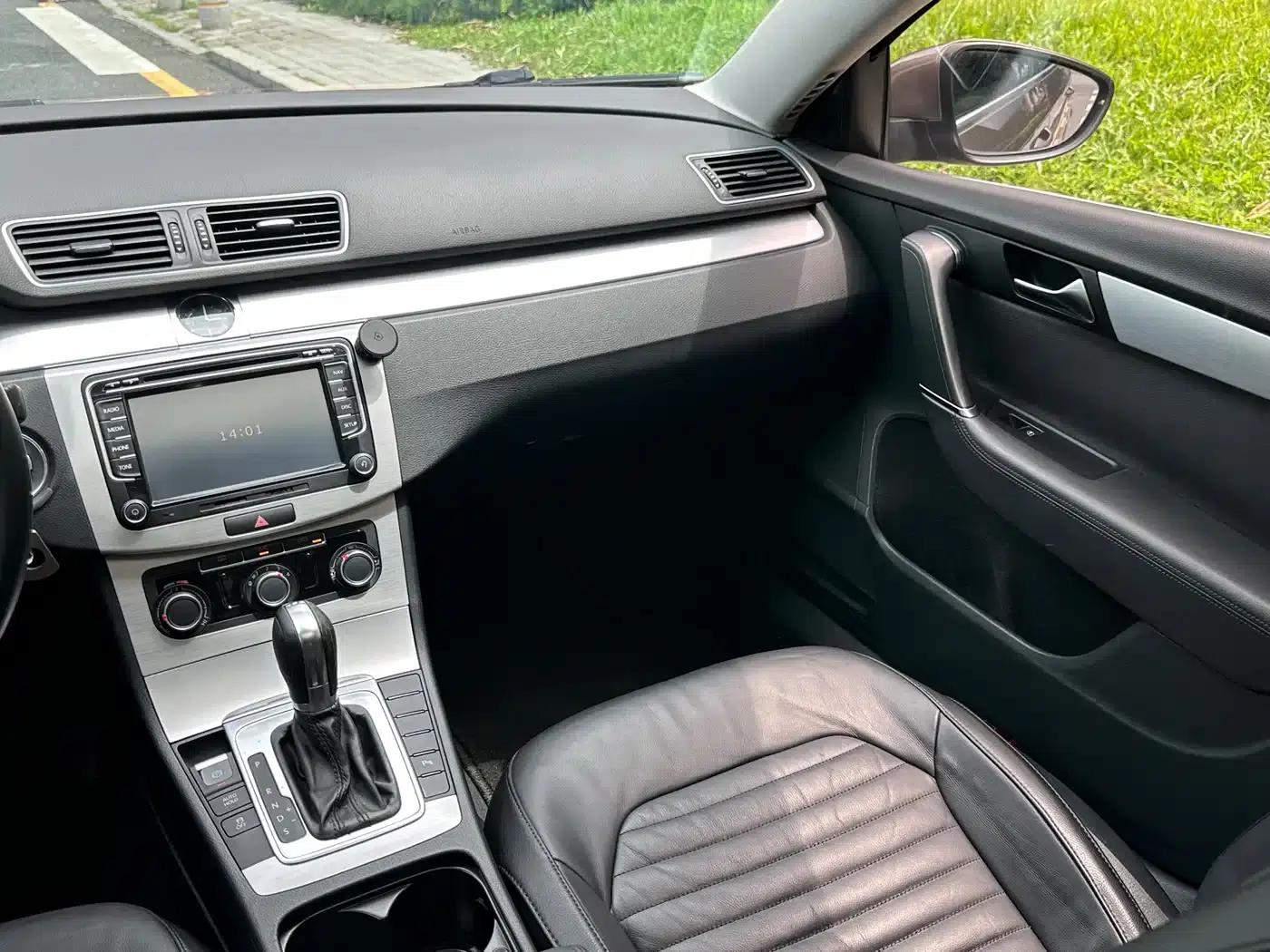 2013 Volkswagen Passat 1.8TSI Leading Edition — миниатюра 19