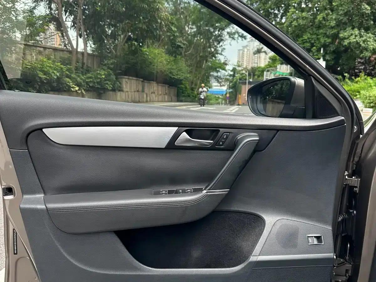2013 Volkswagen Passat 1.8TSI Leading Edition — миниатюра 10