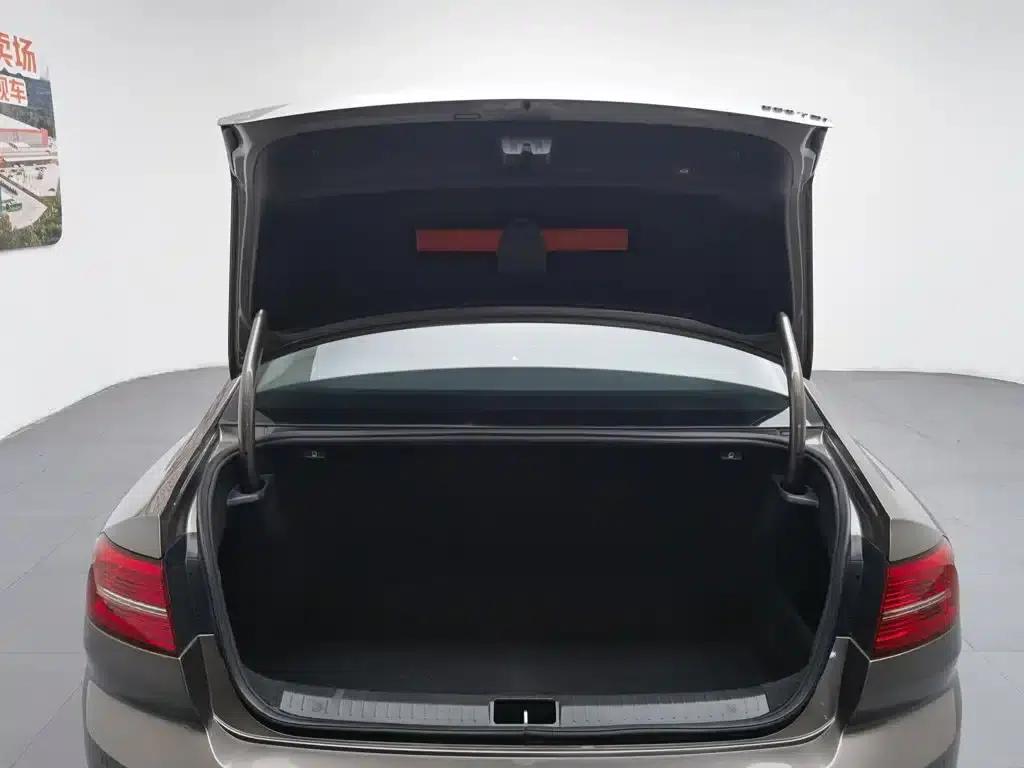2018 Volkswagen Magotan 330TSI DSG Luxury — миниатюра 16