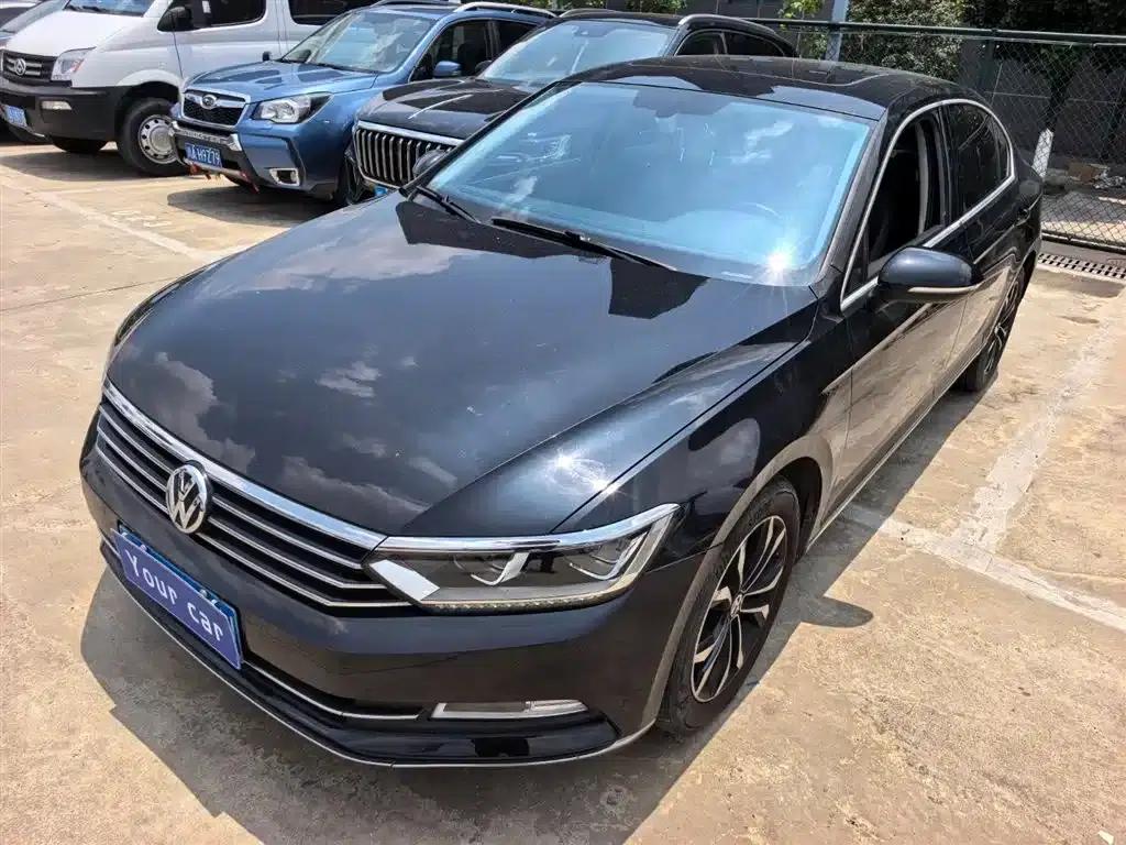 2017 Volkswagen Passat 330TSI DSG Luxury — миниатюра 1
