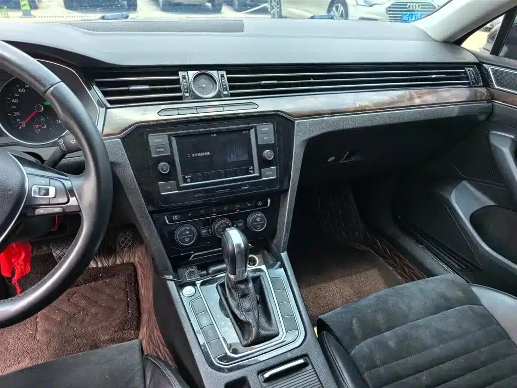 2017 Volkswagen Passat 330TSI DSG Luxury — миниатюра 13