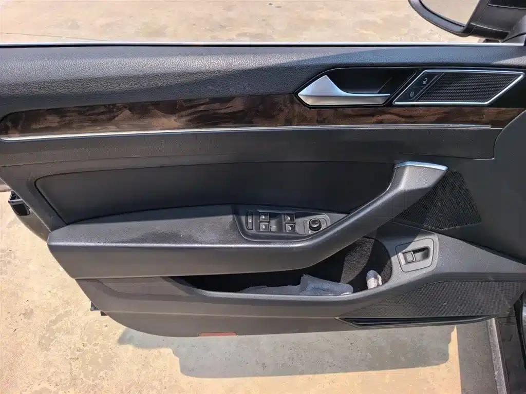 2017 Volkswagen Passat 330TSI DSG Luxury — миниатюра 7