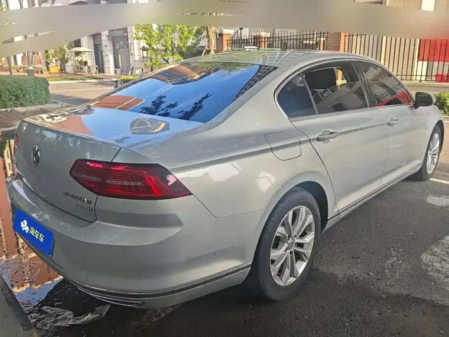 2018 Volkswagen Magotan 330TSI DSG Luxury — миниатюра 3