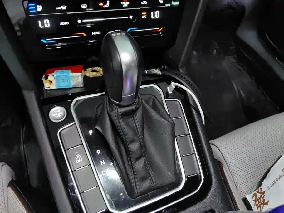 2024 Volkswagen Magotan 330TSI DSG Luxury Edition (2 Million Units Limited Edition) — миниатюра 16