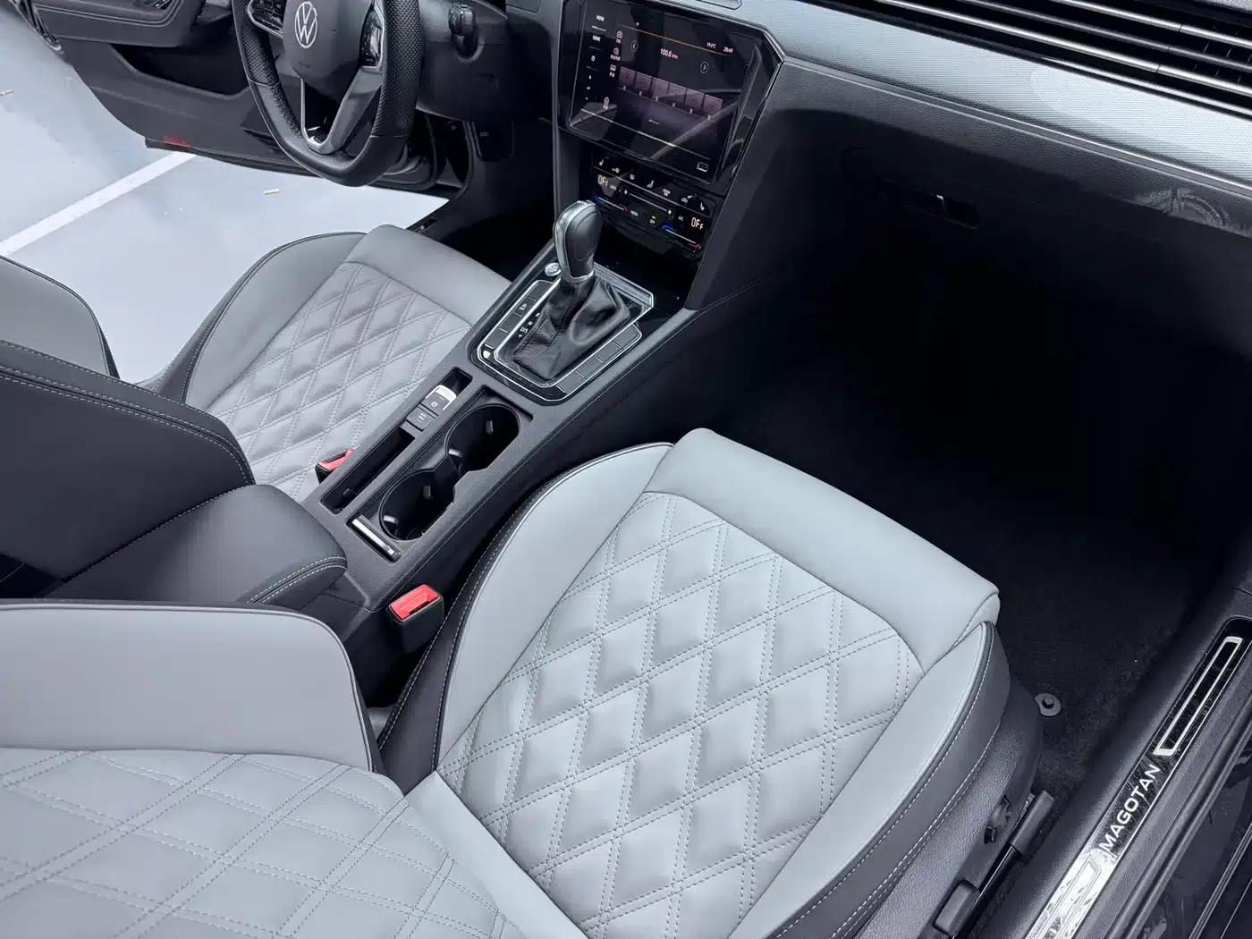 Volkswagen Magotan 2023 2 Millionth Unit Commemorative Edition 330TSI DSG Leading Model — миниатюра 11