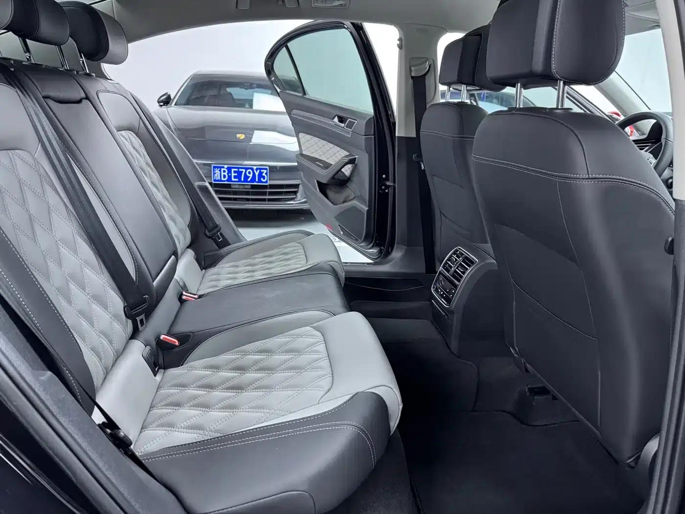 Volkswagen Magotan 2023 2 Millionth Unit Commemorative Edition 330TSI DSG Leading Model — миниатюра 12