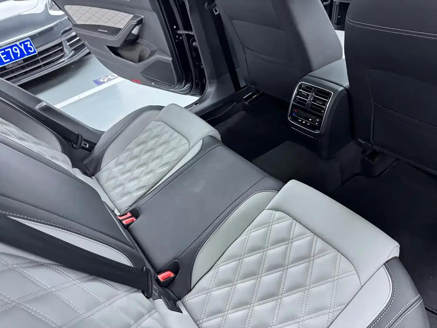 Volkswagen Magotan 2023 2 Millionth Unit Commemorative Edition 330TSI DSG Leading Model — миниатюра 13