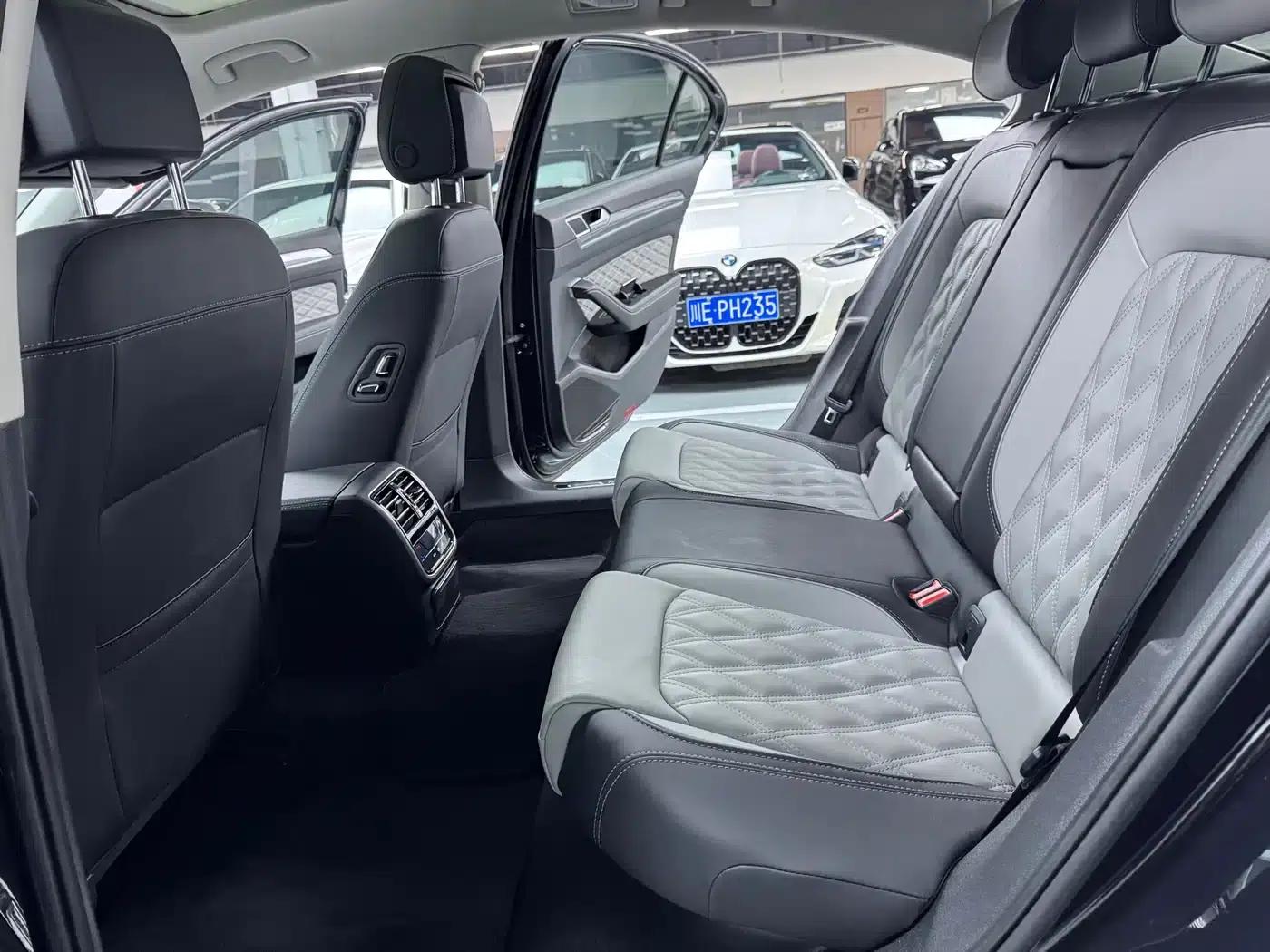 Volkswagen Magotan 2023 2 Millionth Unit Commemorative Edition 330TSI DSG Leading Model — миниатюра 14