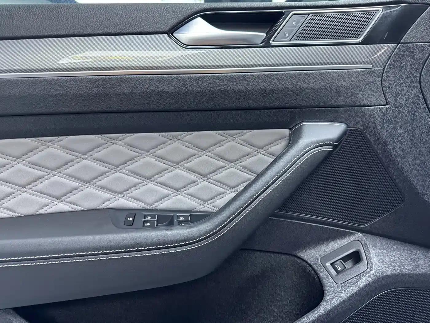 Volkswagen Magotan 2023 2 Millionth Unit Commemorative Edition 330TSI DSG Leading Model — миниатюра 5