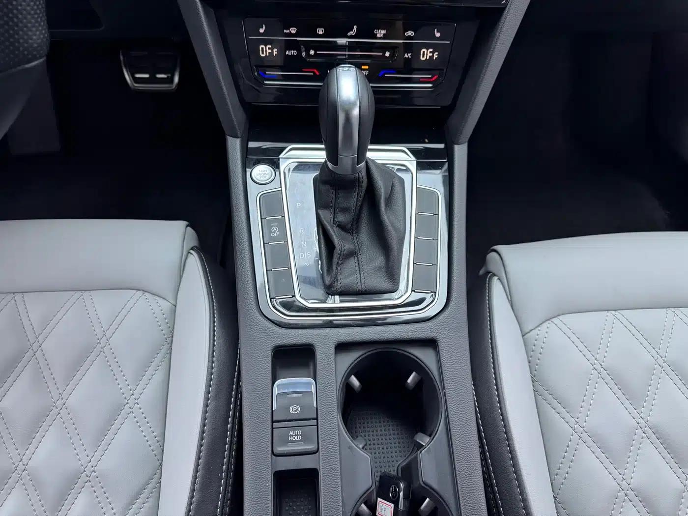 Volkswagen Magotan 2023 2 Millionth Unit Commemorative Edition 330TSI DSG Leading Model — миниатюра 9