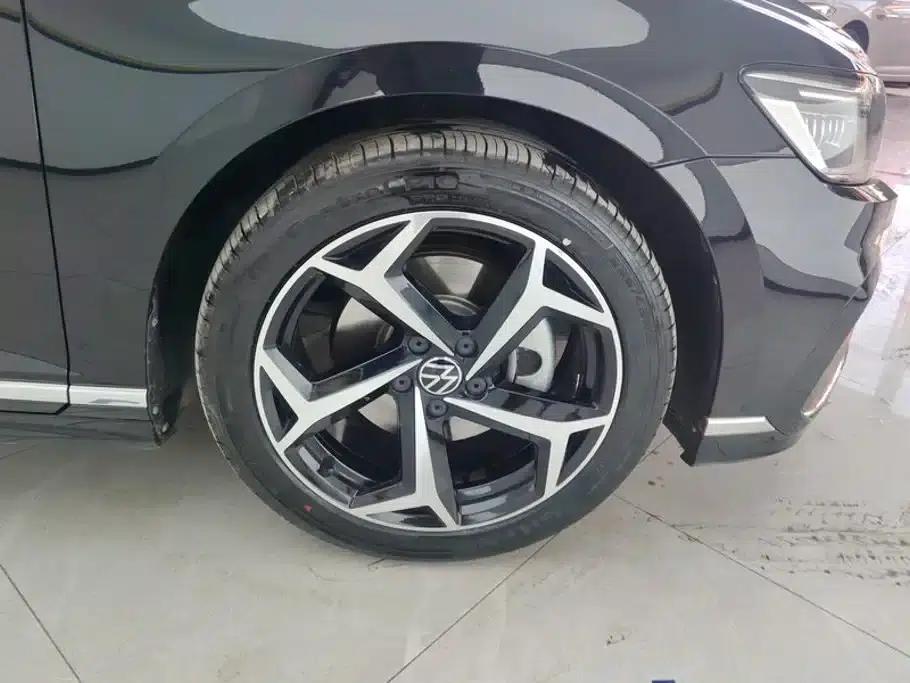 Volkswagen Magotan 2023 2 Millionth Unit Commemorative Edition 330TSI DSG Leading Model — миниатюра 6