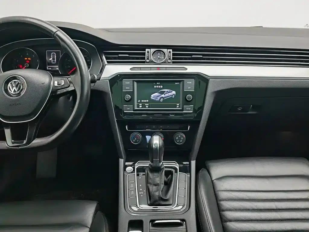 2018 Volkswagen Passat 330TSI DSG Leading Edition — миниатюра 12