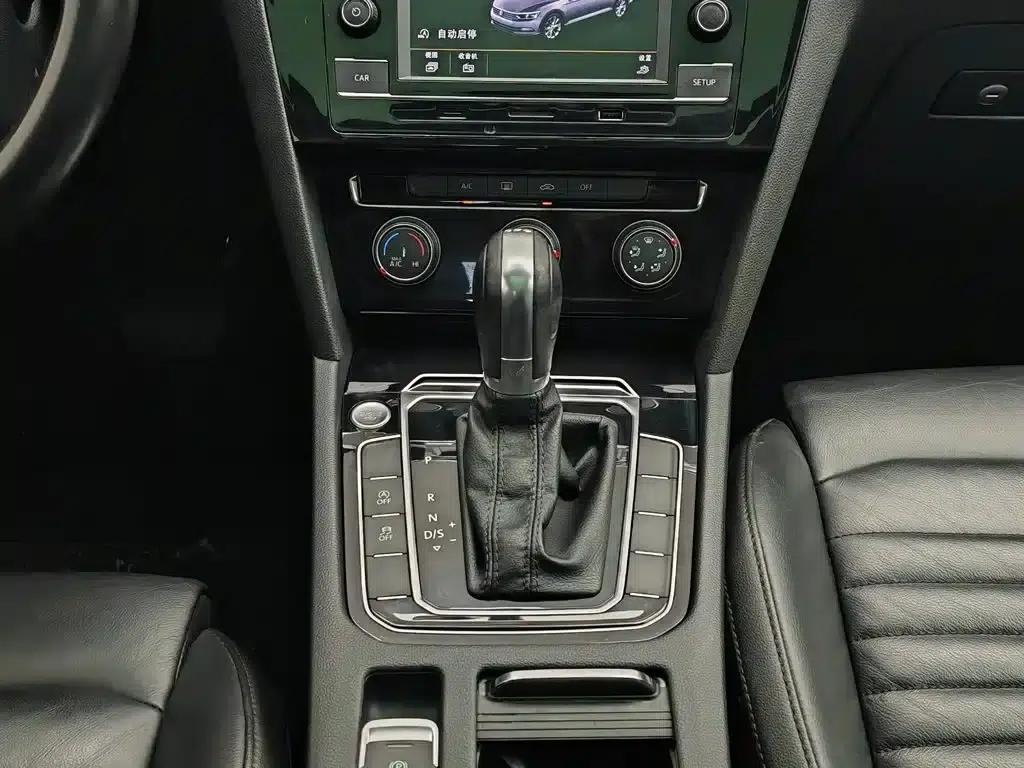 2018 Volkswagen Passat 330TSI DSG Leading Edition — миниатюра 13