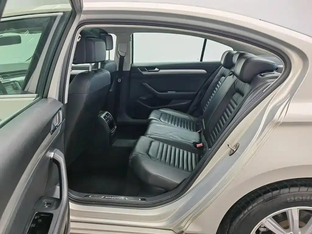 2018 Volkswagen Passat 330TSI DSG Leading Edition — миниатюра 15