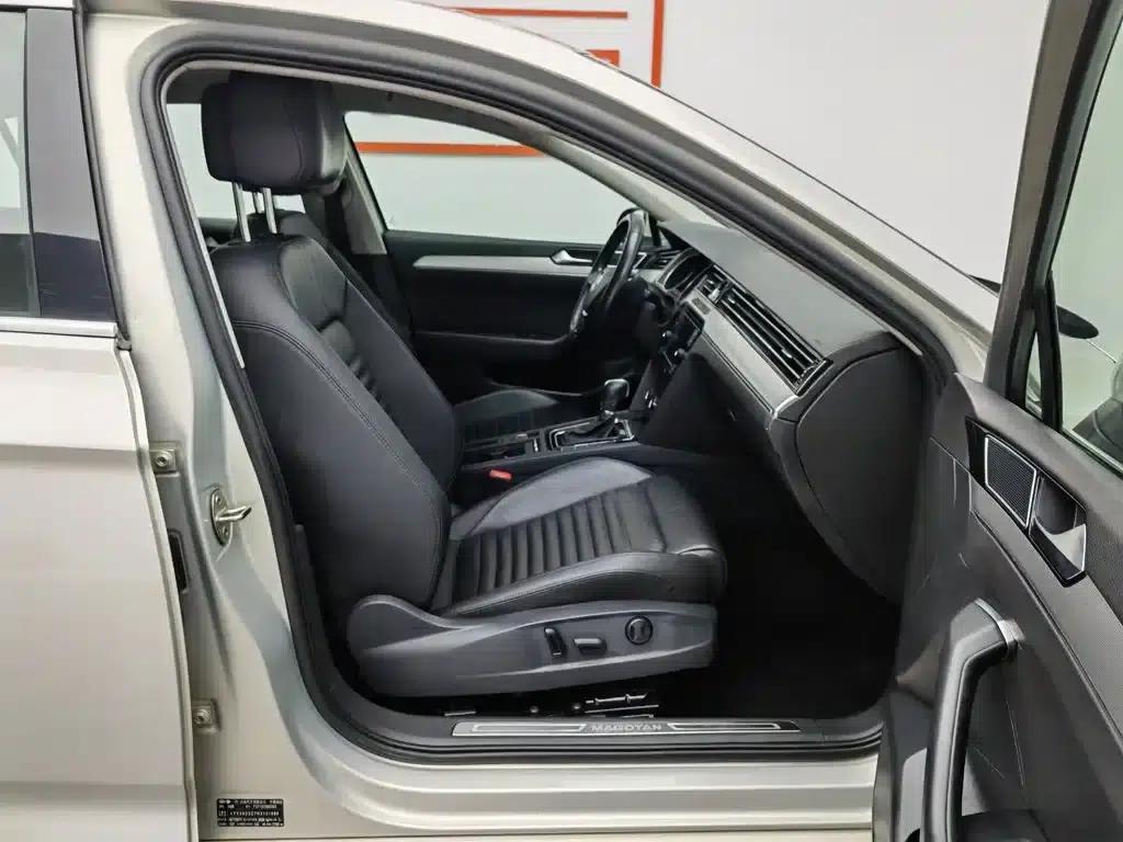 2018 Volkswagen Passat 330TSI DSG Leading Edition — миниатюра 23